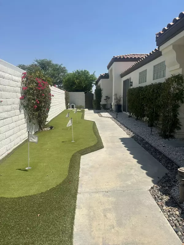 La Quinta, CA 92253,57600 Interlachen