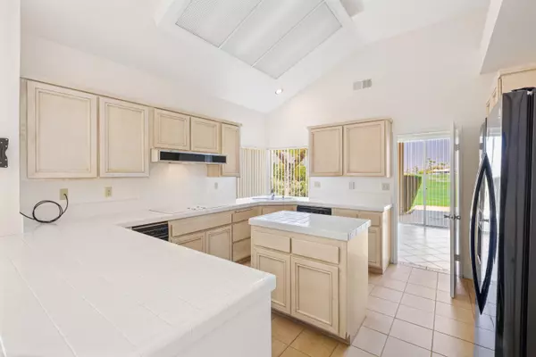 La Quinta, CA 92253,56180 Riviera