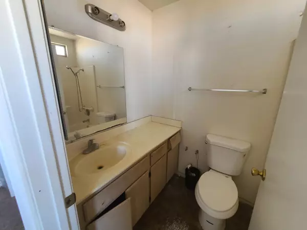 Thermal, CA 92274,1064 Treasure DR