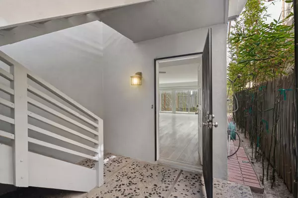 Newport Beach, CA 92663,5119 River AVE