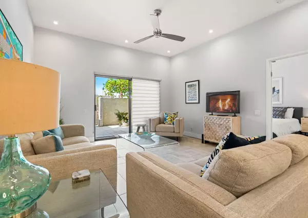 Palm Springs, CA 92262,877 E Arenas RD