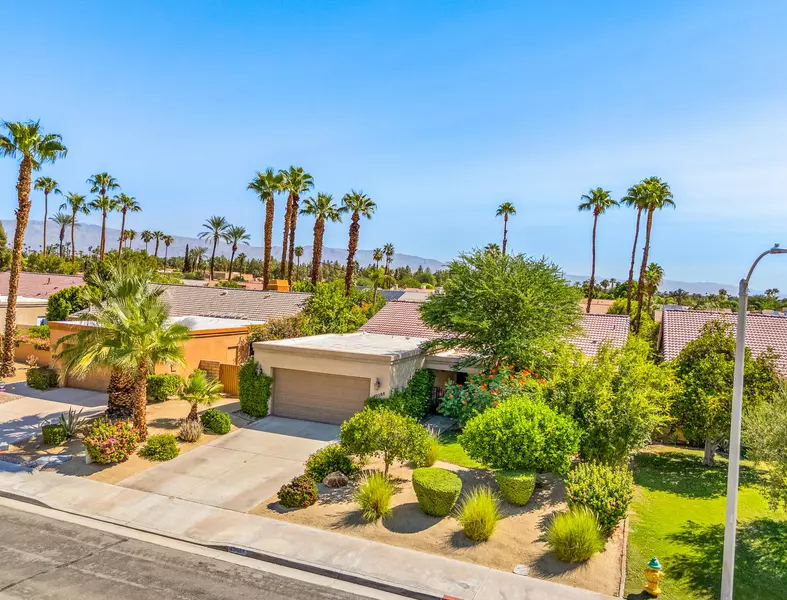 40588 Clover Ln LN, Palm Desert, CA 92260