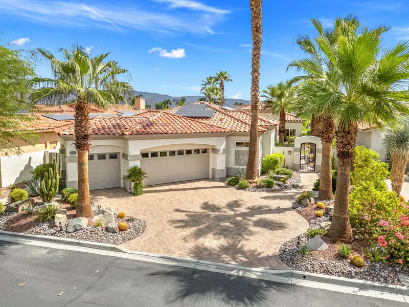 682 Elk Clover CIR, Palm Desert, CA 92211