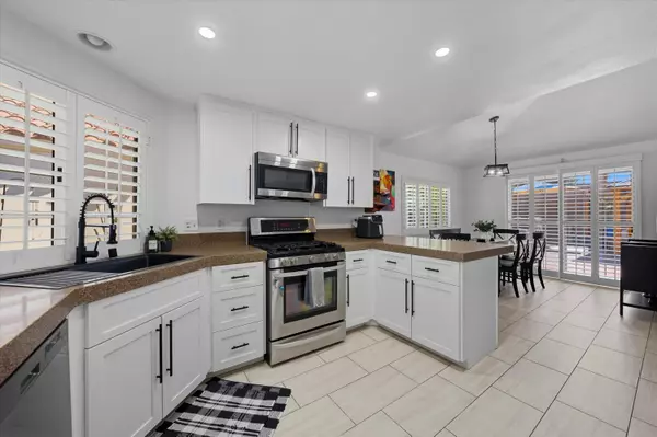 77611 Calle Las Brisas, Palm Desert, CA 92211