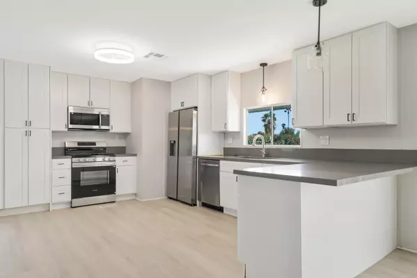 Cathedral City, CA 92234,392 Standing Bear