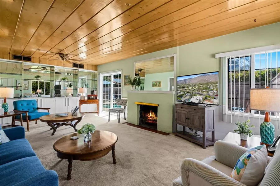 572 N Calle Marcus, Palm Springs, CA 92262