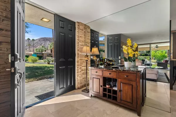 Palm Desert, CA 92260,72887 El Paseo #601