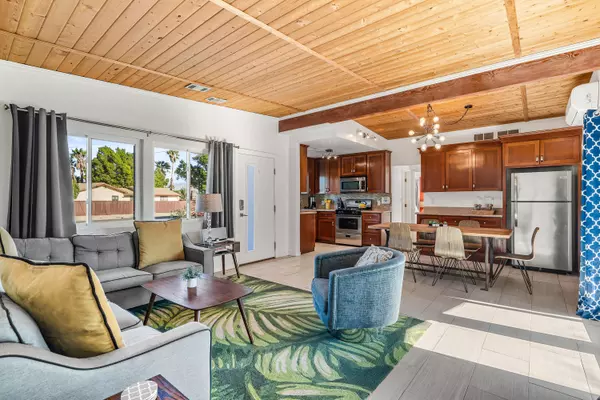 1950 N Magnolia RD, Palm Springs, CA 92262