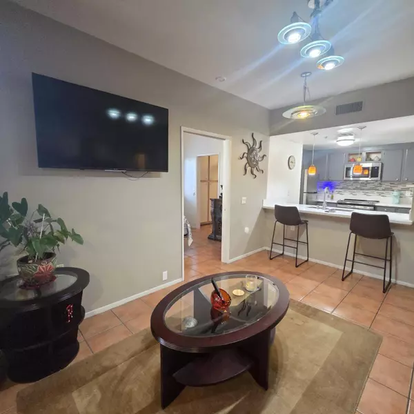 69130 Gerald Ford DR #10, Cathedral City, CA 92234