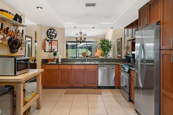 Palm Desert, CA 92211,76237 Impatiens CIR