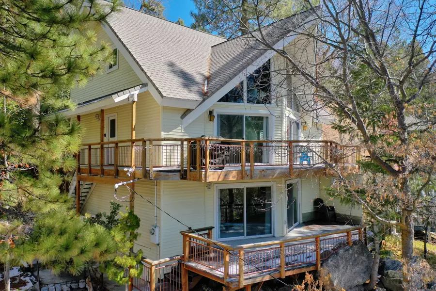 27622 W Shore RD, Lake Arrowhead, CA 92352