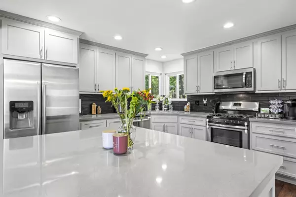 Lake Arrowhead, CA 92352,27622 W Shore RD