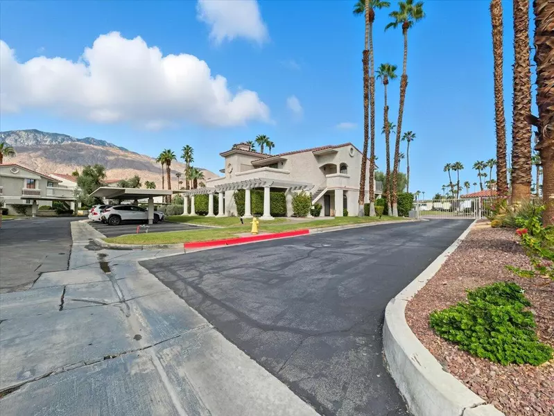 2001 Camino Parocela #O-107, Palm Springs, CA 92264