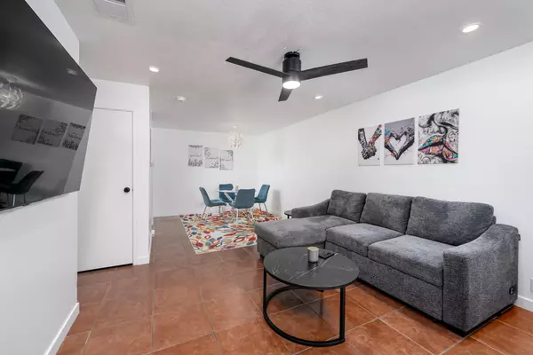 550 N Villa CT #202, Palm Springs, CA 92262