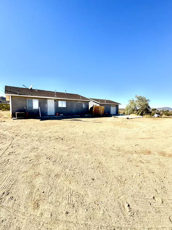 1863 Cypress LN, Landers, CA 92285