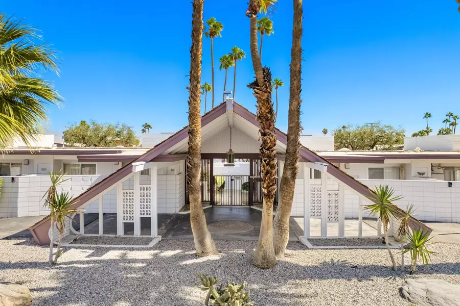 1943 E Tachevah DR, Palm Springs, CA 92262