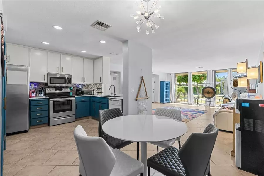 2625 N Whitewater Club DR #C, Palm Springs, CA 92262