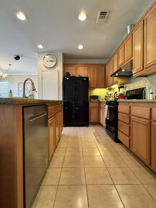 Indio, CA 92201,82774 Matthau DR