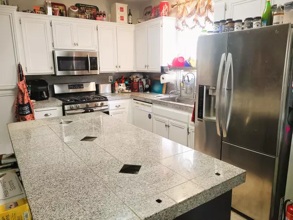 San Jacinto, CA 92582,1992 Warwick ST