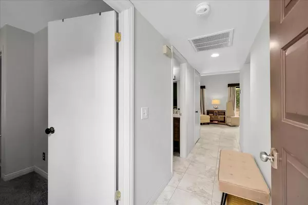 Palm Desert, CA 92260,204 Lakecrest LN