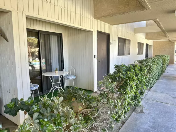 2821 N Los Felices CIR #114, Palm Springs, CA 92262