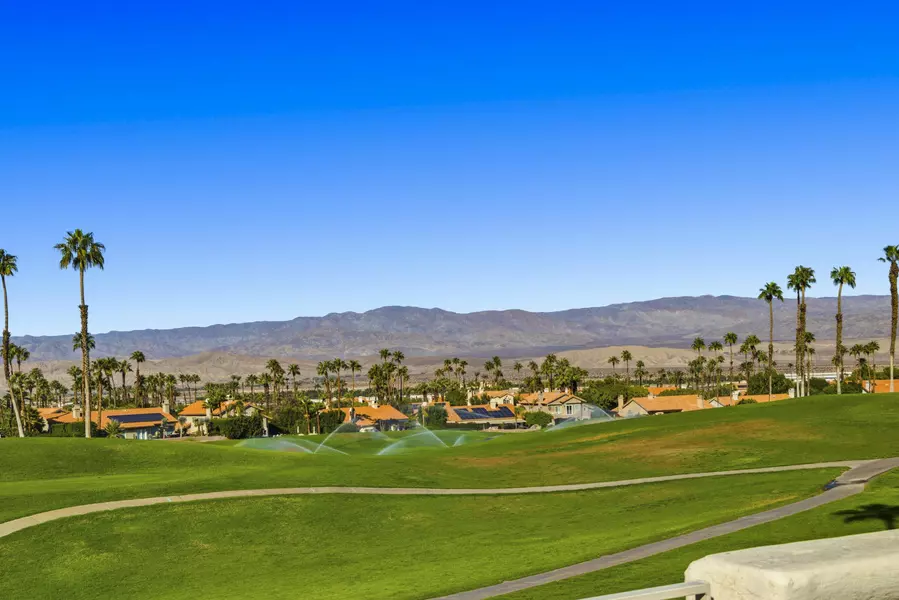 667 Vista Lago CIR, Palm Desert, CA 92211