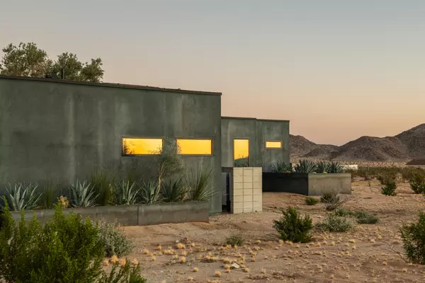 Landers, CA 92285,60052 Rocky RD