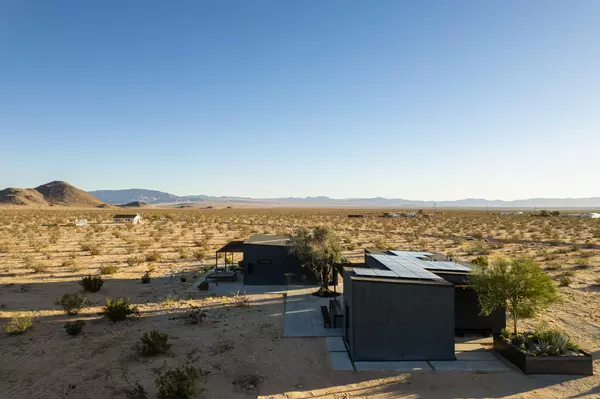 Landers, CA 92285,60052 Rocky RD