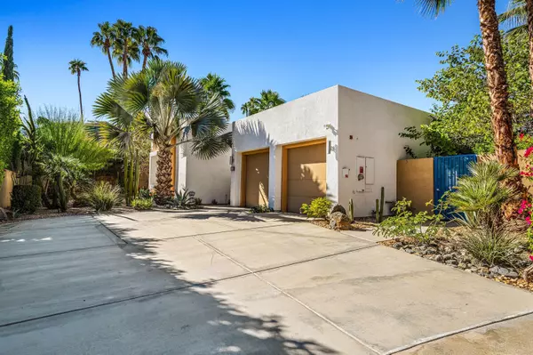 1911 Torchlight LN, Palm Springs, CA 92264