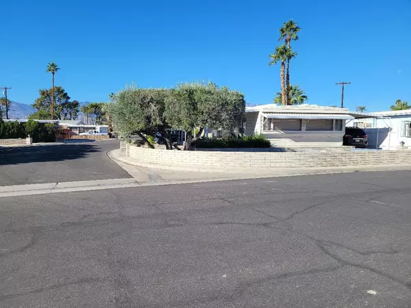 32561 Desert Moon DR, Thousand Palms, CA 92276