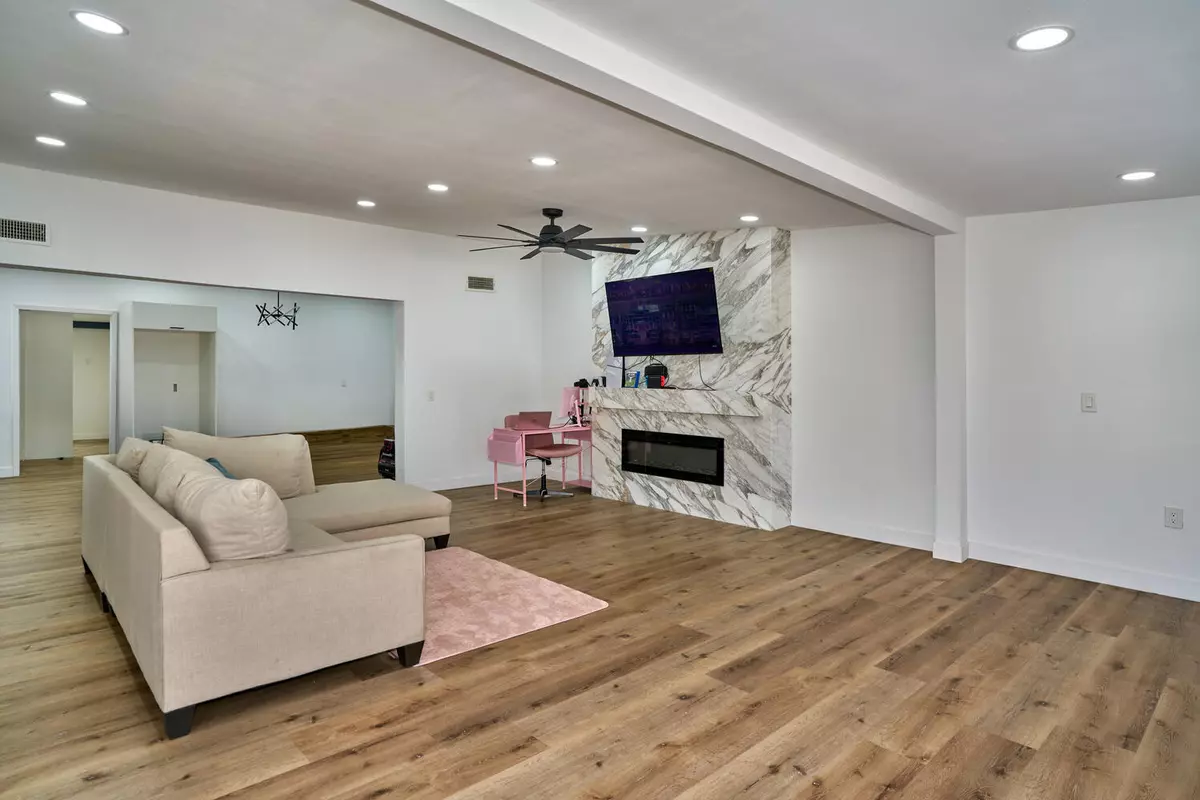 Desert Hot Springs, CA 92241,73300 Paradise AVE