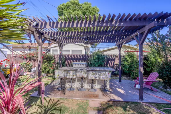 Los Angeles, CA 90047,5907 S Van Ness AVE