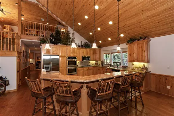 Big Bear Lake, CA 92315,42046 Evergreen DR