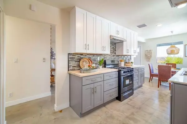 Joshua Tree, CA 92252,61455 Adobe DR