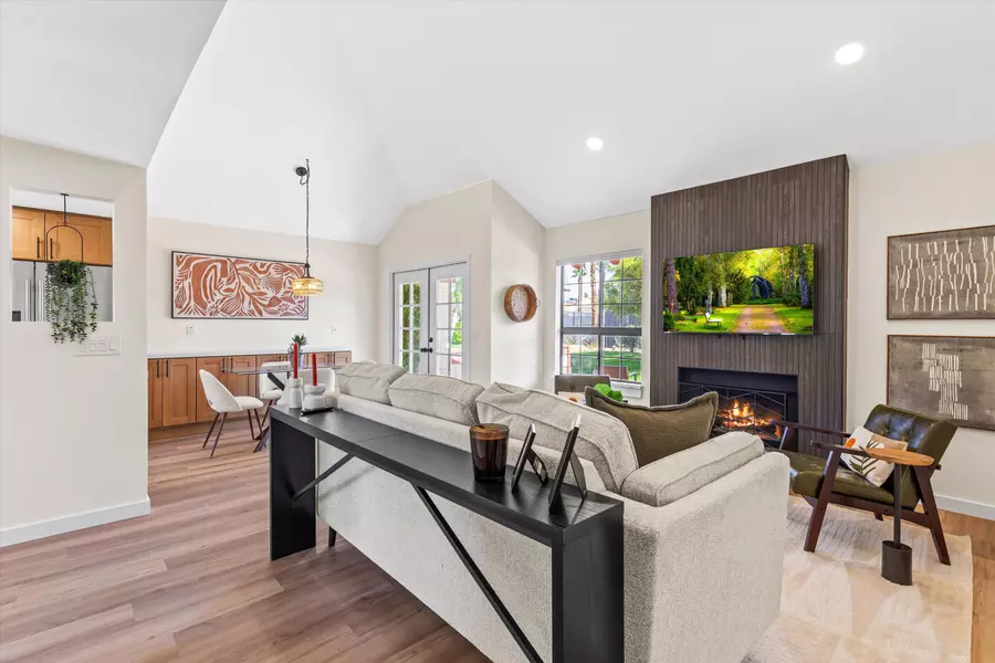 126 Avellino CIR, Palm Desert, CA 92211