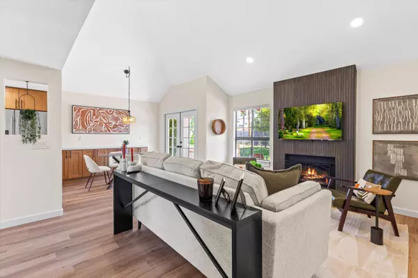 126 Avellino CIR, Palm Desert, CA 92211