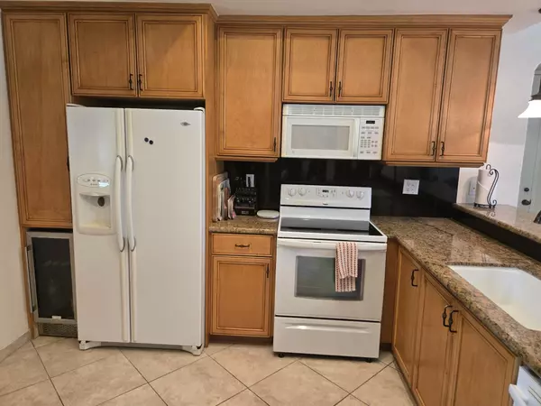 Cathedral City, CA 92234,28667 Taos CT