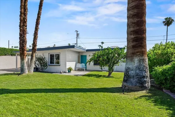 572 N Calle Marcus, Palm Springs, CA 92262