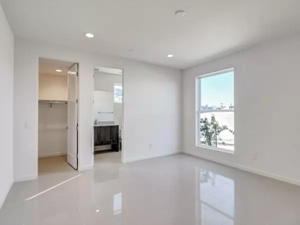 Palm Springs, CA 92264,760 Obsidian LOOP #67