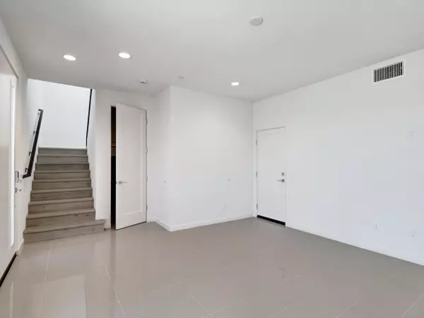 Palm Springs, CA 92264,760 Obsidian LOOP #67