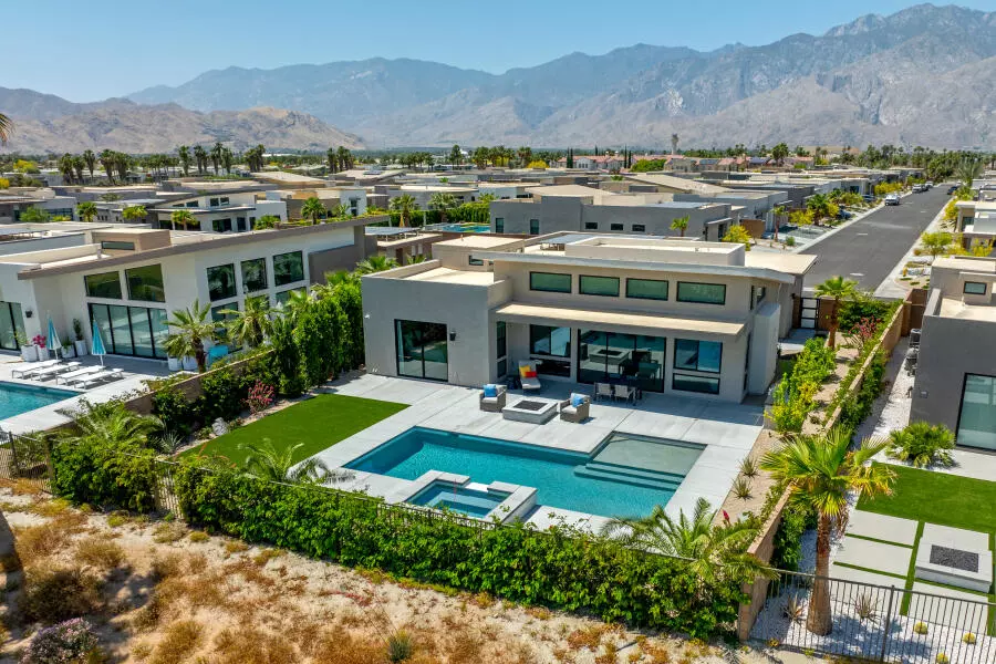 960 Patina LN, Palm Springs, CA 92262