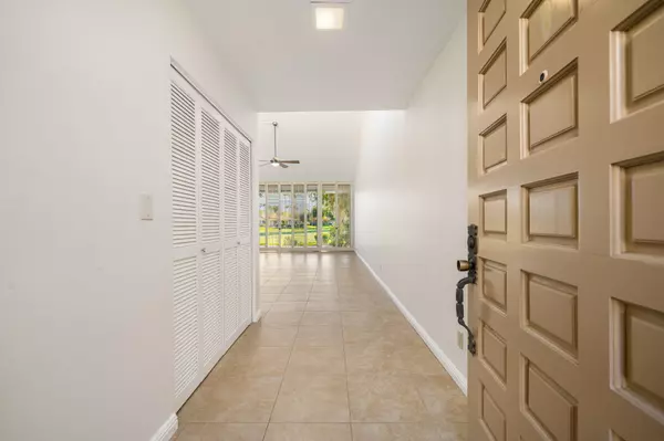 Palm Desert, CA 92260,211 Las Lomas