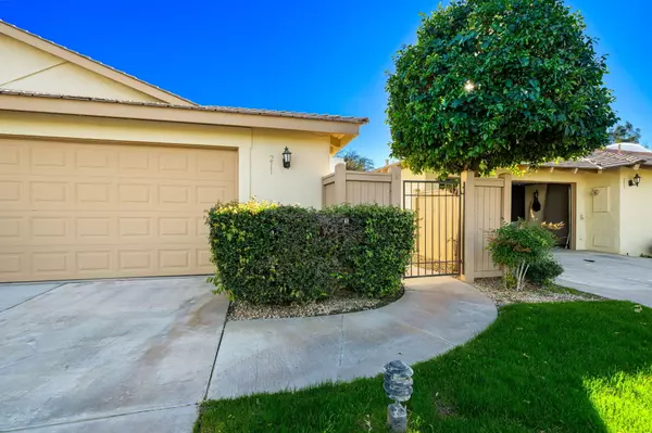 Palm Desert, CA 92260,211 Las Lomas