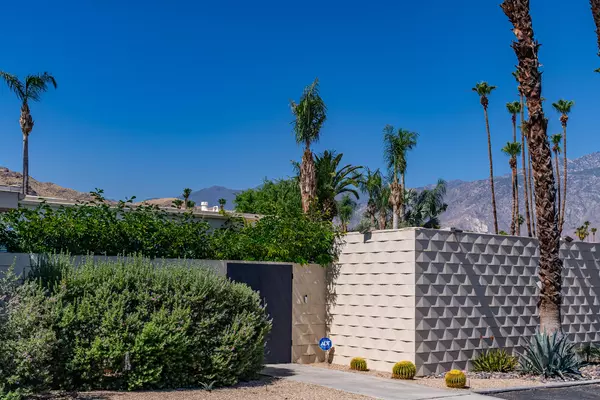 Palm Springs, CA 92264,320 Desert Lakes DR