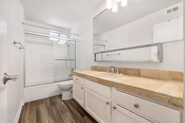 Palm Springs, CA 92262,400 N Sunrise WAY #252