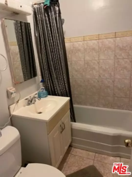 Compton, CA 90222,844 W 127TH PL