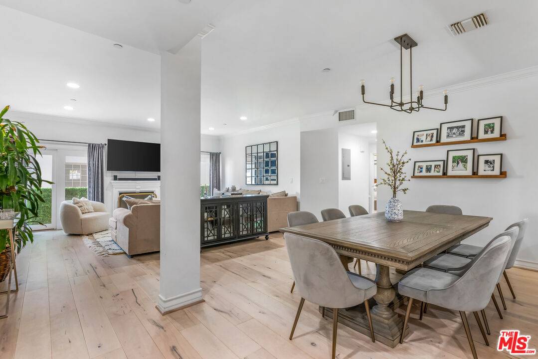 West Hollywood, CA 90048,118 S CLARK DR #305