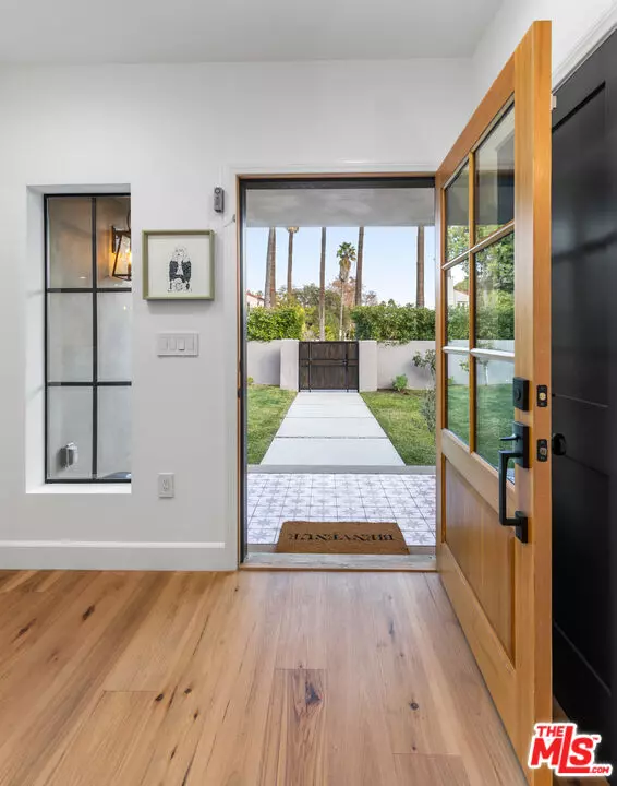 1901 N HOBART BLVD, Los Angeles, CA 90027