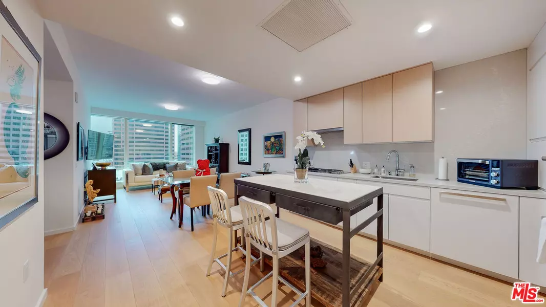 877 FRANCISCO ST #1208, Los Angeles, CA 90017