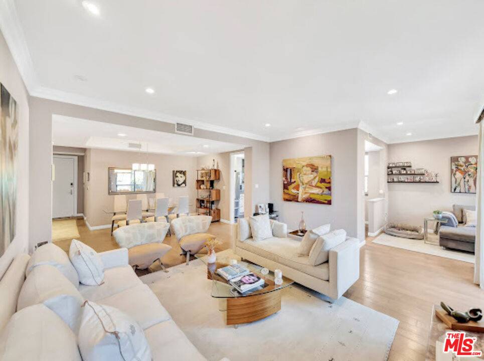 Beverly Hills, CA 90211,235 S TOWER DR #301